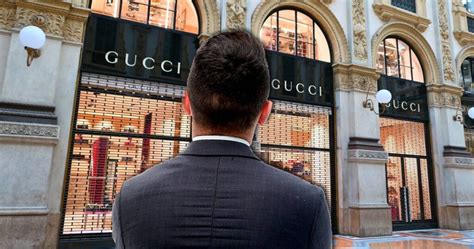 quien dirige gucci hoy|dueño de Gucci.